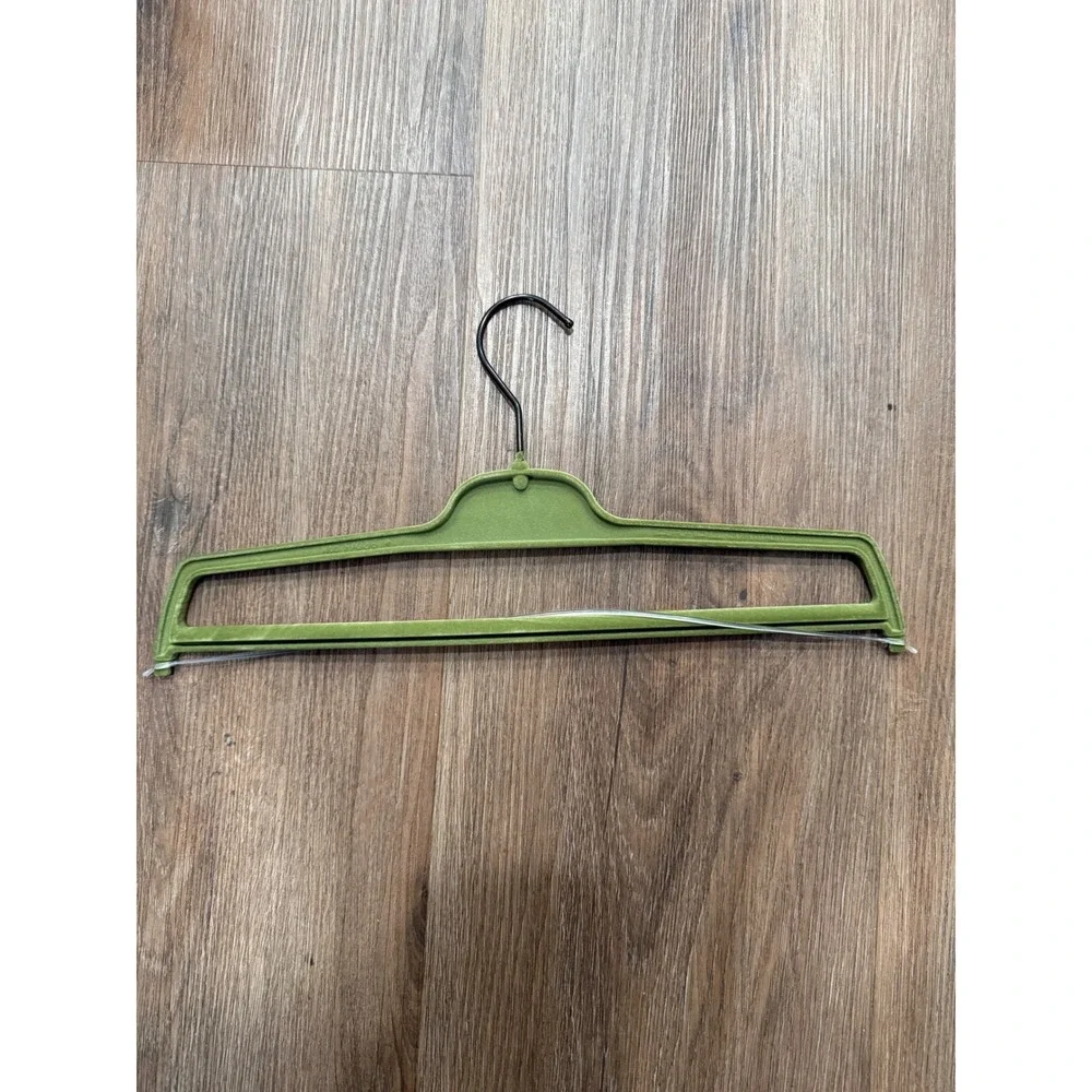 Gucci Lime Green Velvet Flocked Slim Hanger with Black Swivel Hook‎ Luxury 14.5